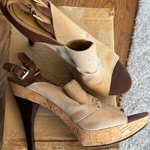 Nine West Tan and Brown Peep-Toe Heels in 6.5